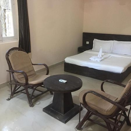 Ave Maria Guest House Candolim Bagian luar foto